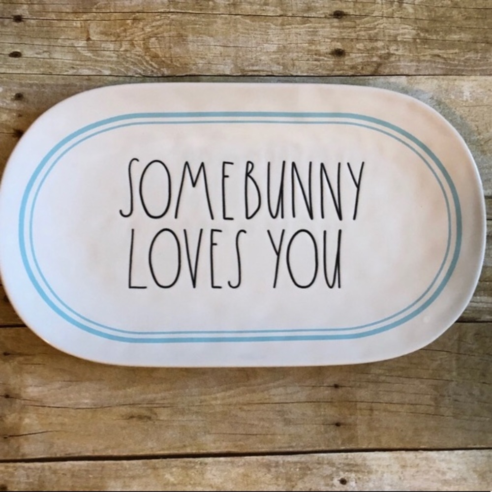 SOLD!🐰 Rae Dunn “Somebunny Loves You Platter”🌷